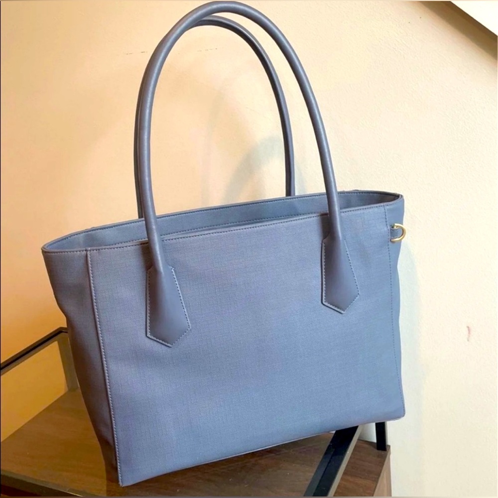 Dagne Dover Signature Tote: Legend